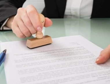 Νέα δεδομένα για την άδεια παραμονής: Καταθέτουν χρήματα στις τράπεζες και λαμβάνουν την άδεια